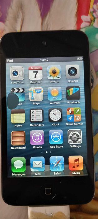IPod A1387 8 GB pentru piese / functional cu pata pe ecran