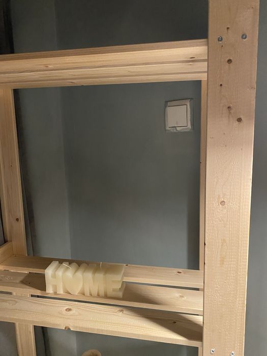 Дървена етажерка