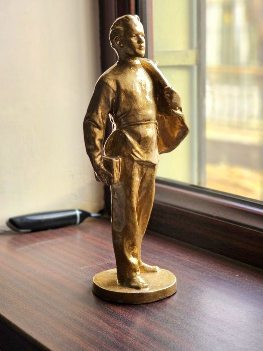 Статуэтка Ленина