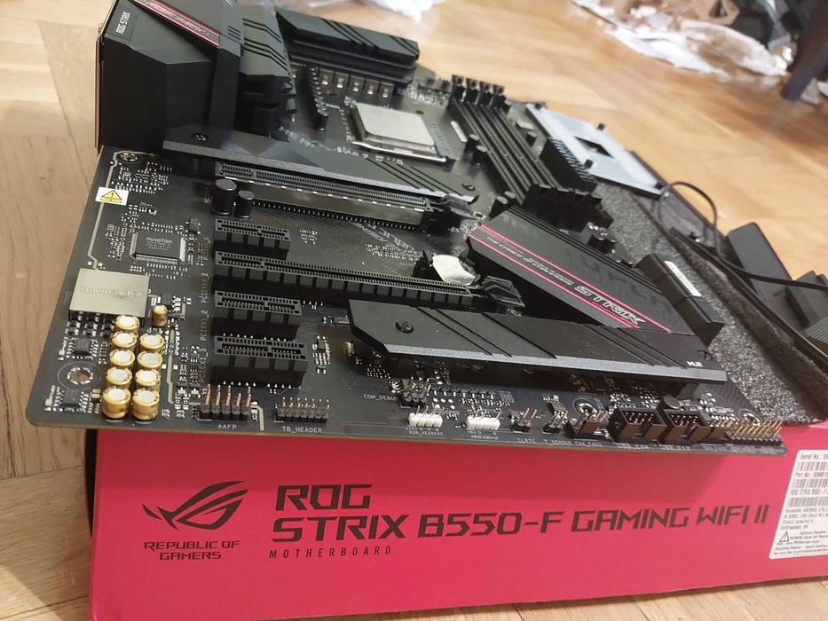 AMD Ryzen 7 5700X3D + Asus Rog StriX B550-F Gaming Wi-Fi II