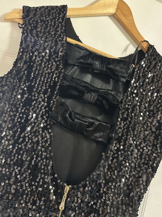 Черна рокла с пайети