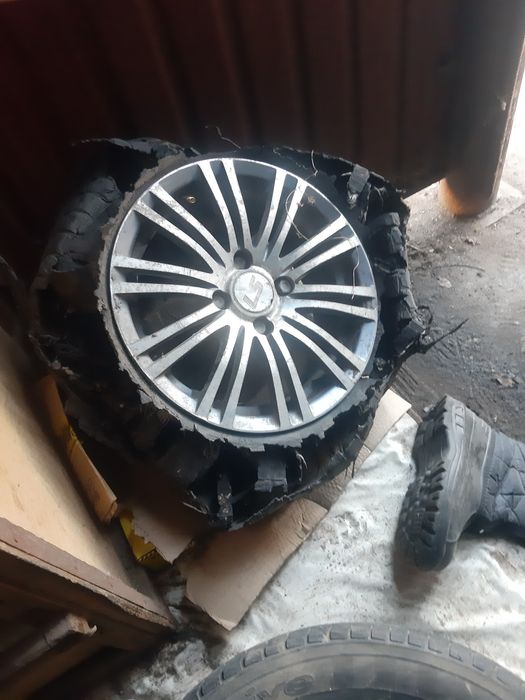 Продам титанки на 14 2шт