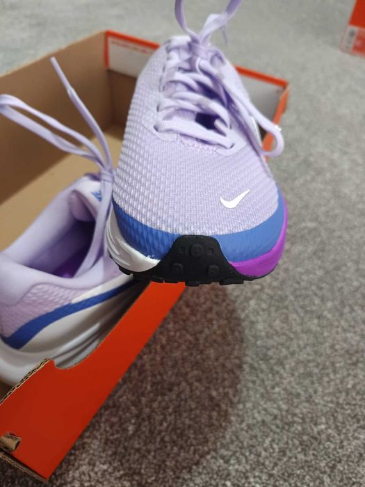 W NIKE REVOLUTION 8 Нови  36,5 номер