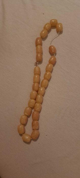 Кехлибарена броеница много стара