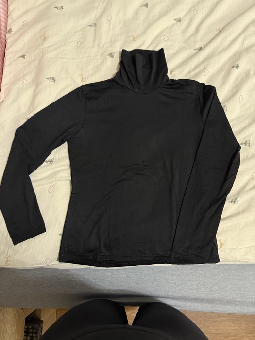 Черна изчистена блуза поло