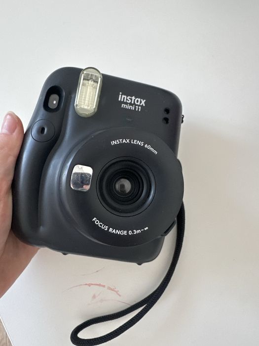 Продам фотоаппарат инстакс мини 11