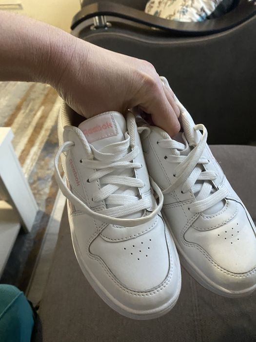 Adidasi fete nou nr 32,5