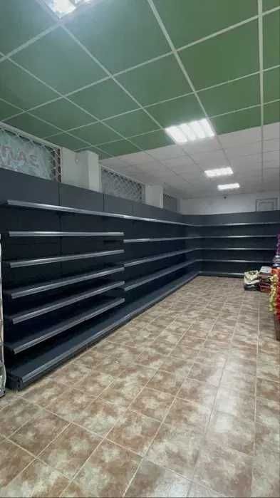 Търговско оборудване за хранителен магазин - стелажи, кошници, колички