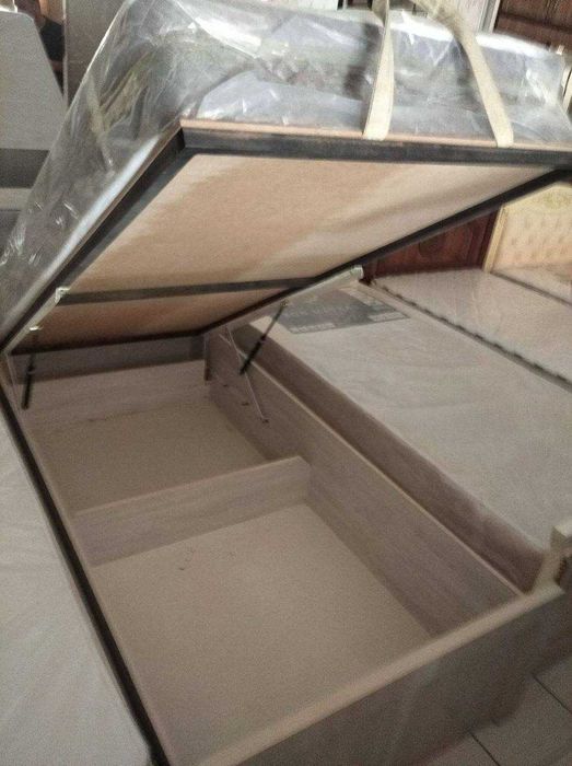 Продаю кровать 95х230