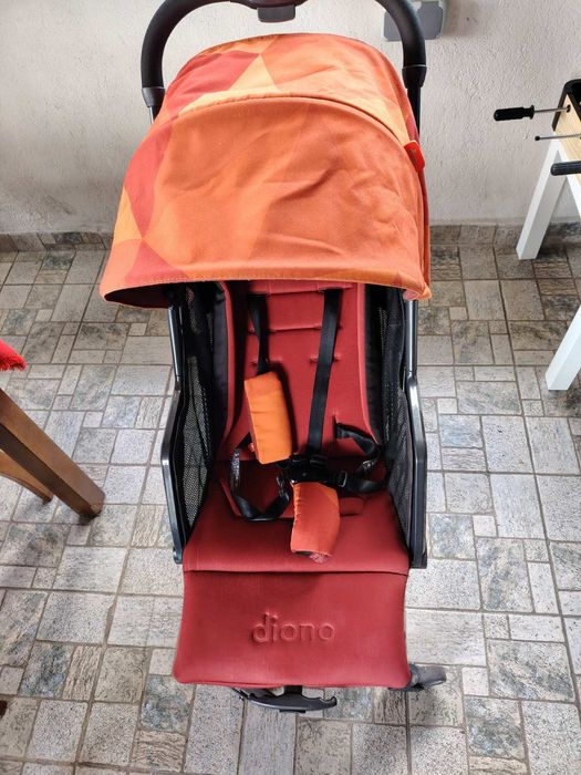Детска лятна количка Diono към нея има дъждобран и комарник