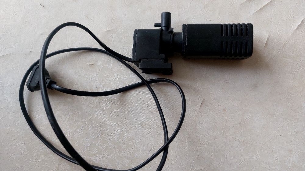 Кислородный фильтр насос для аквариума.