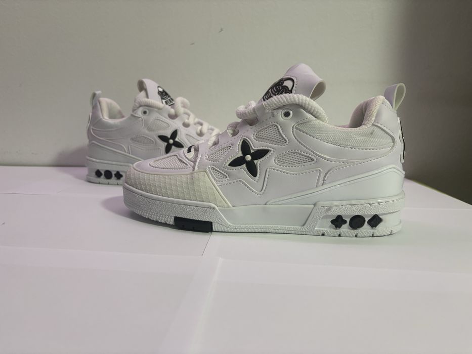 vand louis vuitton skate albi noi