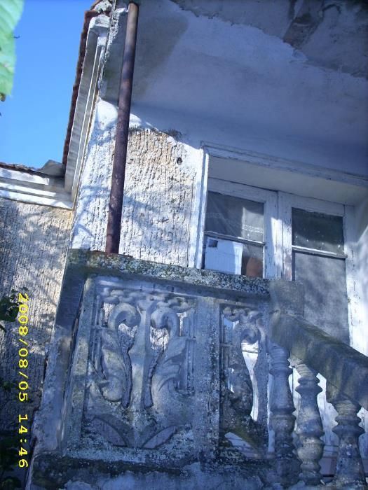 Двуетажна къща за реновиране с.Недялско