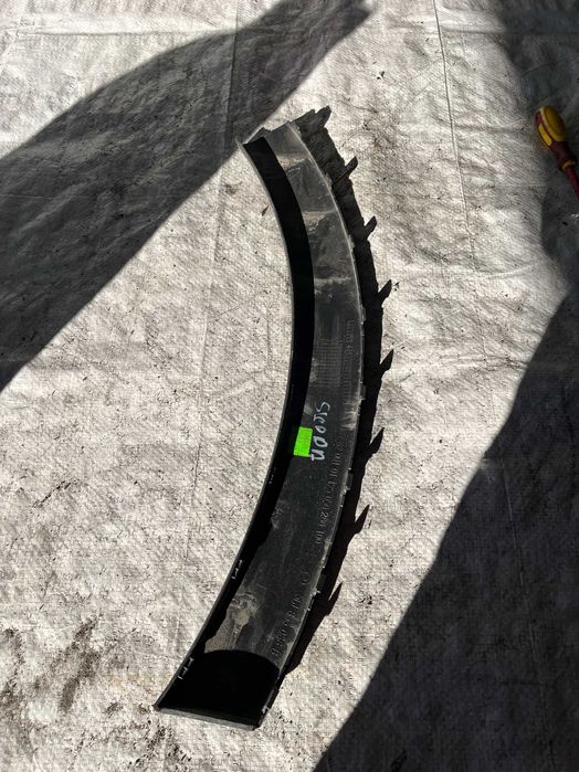 Skoda Elroq вежда предна дясна