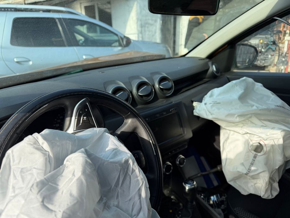 Dacia Duster 1.3 benzina 150 cp climatronic navi jenti