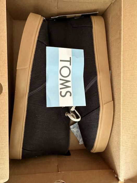 Чисто нови Боти TOMS