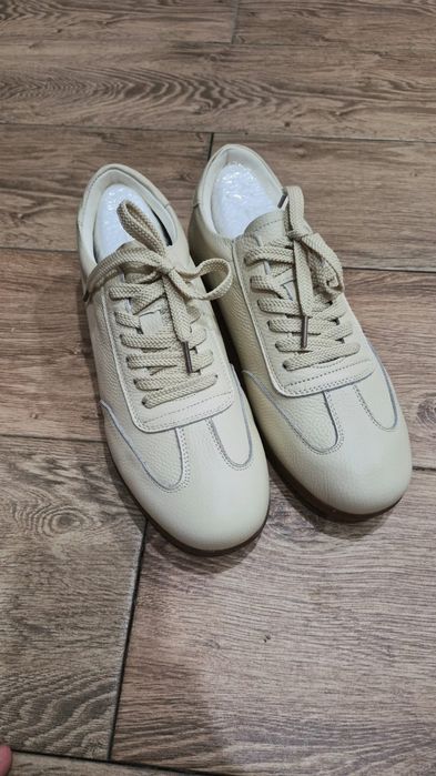 Продам новые кроссовки 41-42 размер