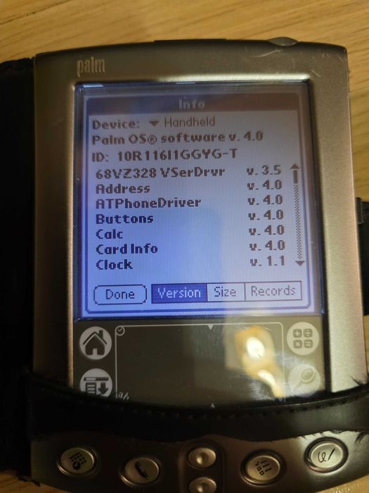 2 броя Palm джобни компютри.