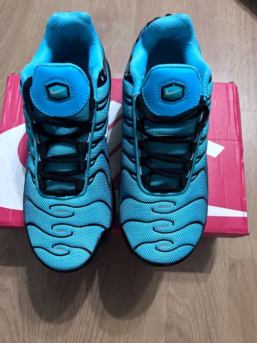 Adidas Nike  TN