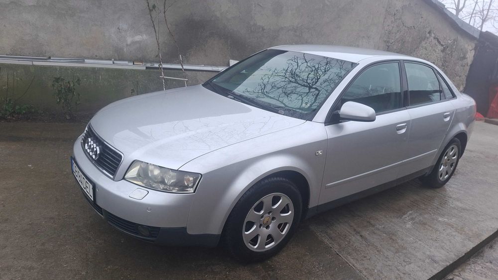 Vând Audi a4 b6 2.0 2001 benzina, clima, geamuri electrice...