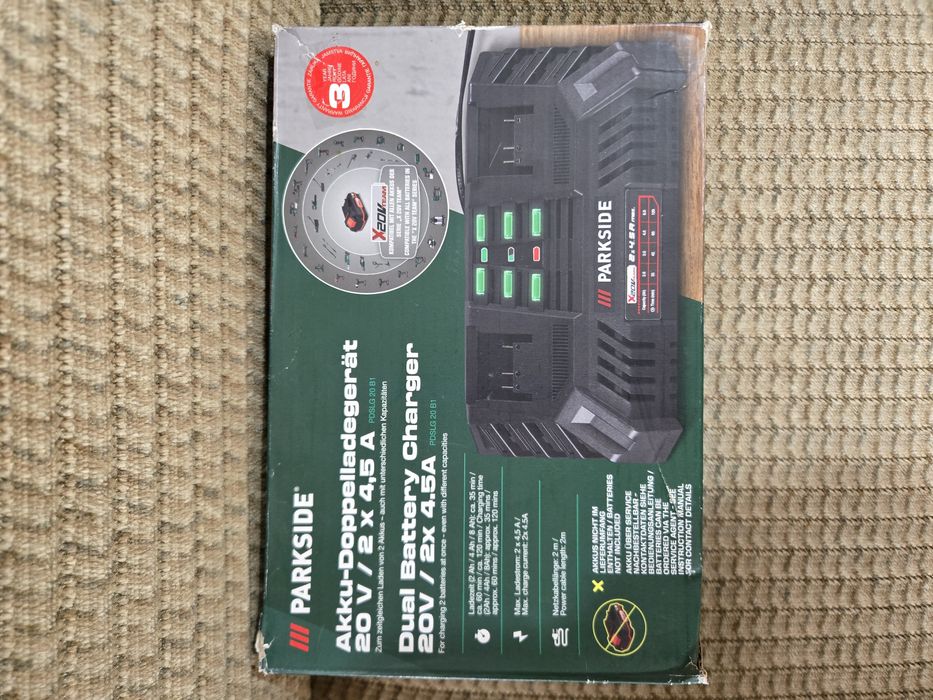 Vând  încărcător pentru scule Parkside.