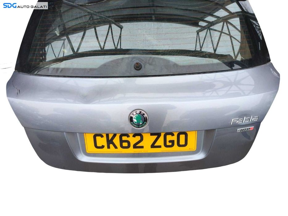 Hayon Haion Porbagaj Dezechipat cu Luneta Geam Sticla Culoare LF8L Skoda Fabia 2 Facelift Hatchback 2010 - 2015 Cod 5J6827025G [B4768]
