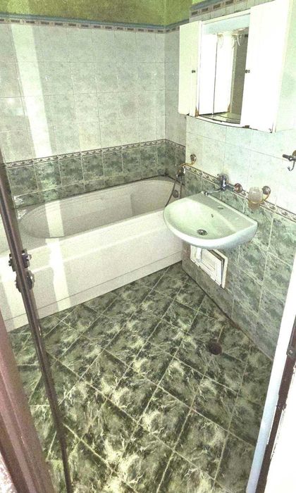 Продава се Тристаен апартамент в София, Люлин 9 - 84 кв.м за 1965 €/кв.м - Снимка #2