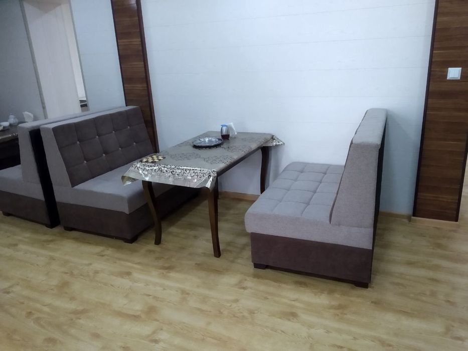 Kafe va restaranlar uchun divan