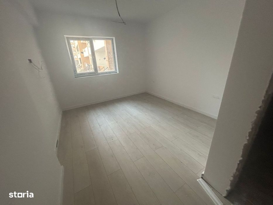 Apartament 3 camere decomandat, 35mp curte proprie, metrou Berceni