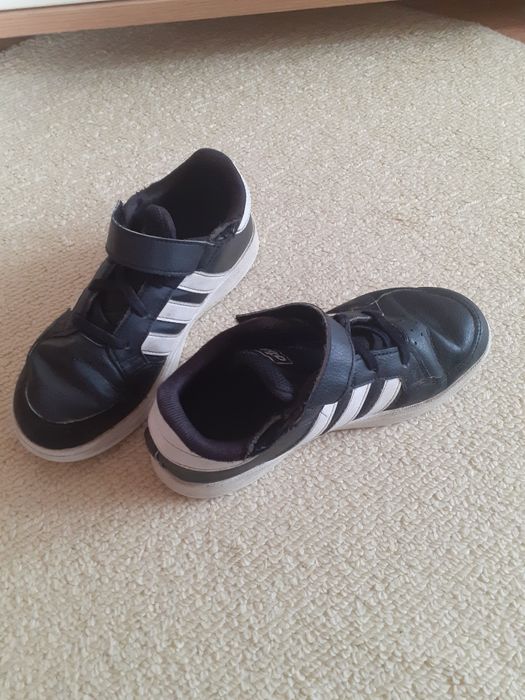 Adidas маратонки номер 33