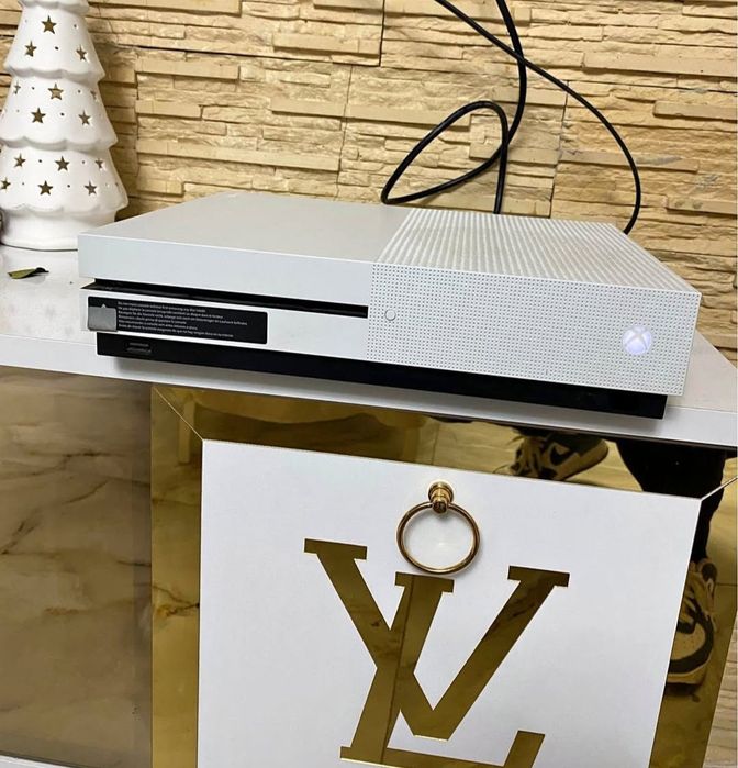 Consola Xbox One ca noua