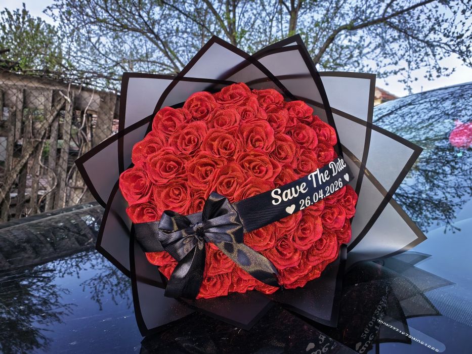 Сатенени рози с брокат