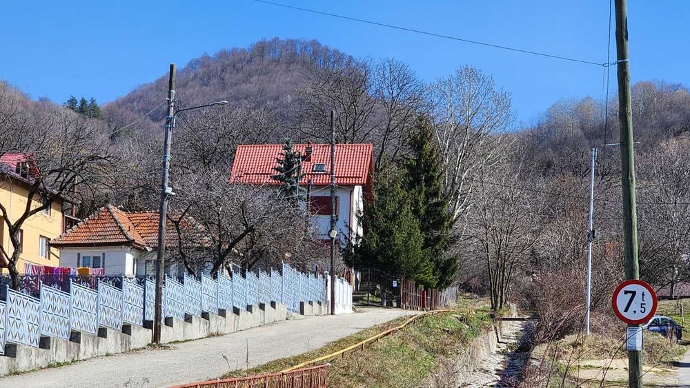 Casuta de la munte - se vinde casa + teren Moroeni, DB