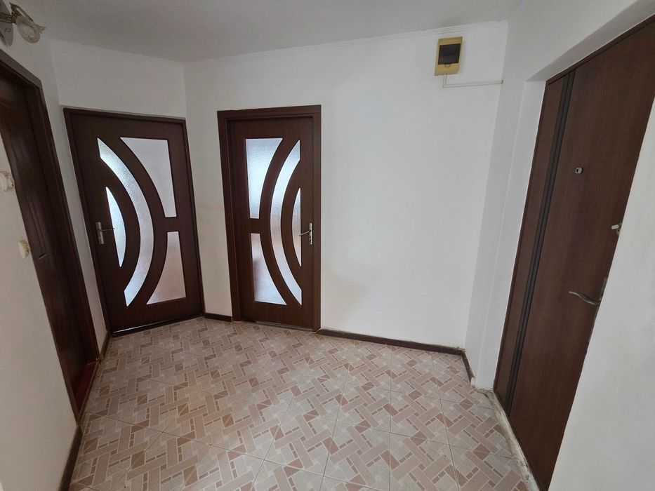 Vând apartament  3 camre – zonă centrală, 1 Mai, 65 m²