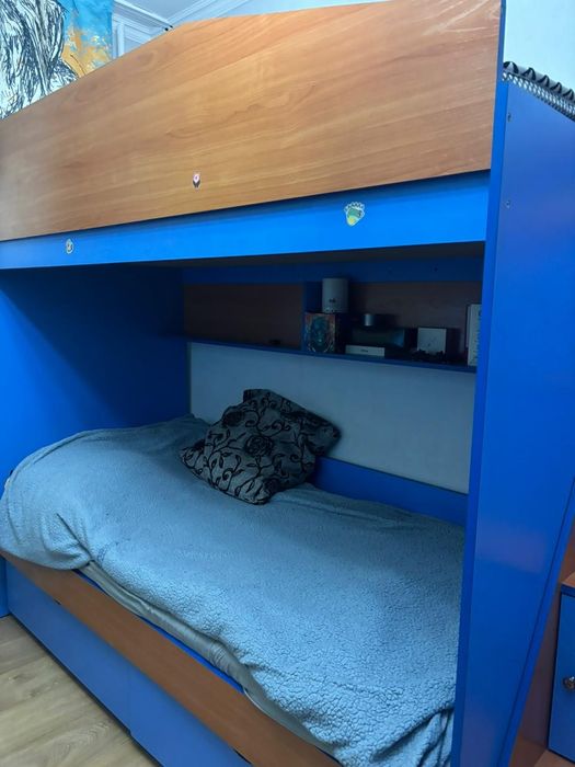 Продам двух ярусную кровать!