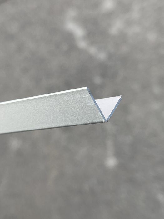 Микро Л плинтусы Скрытый