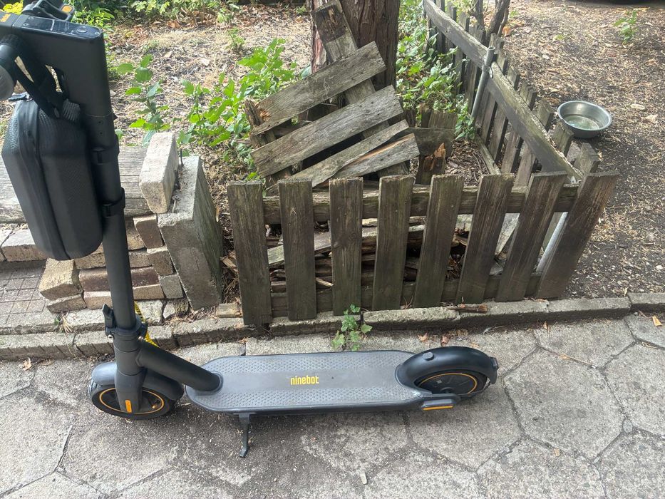 Електрическа тротинетка Ninebot by Segway KickScooter G30 MAX