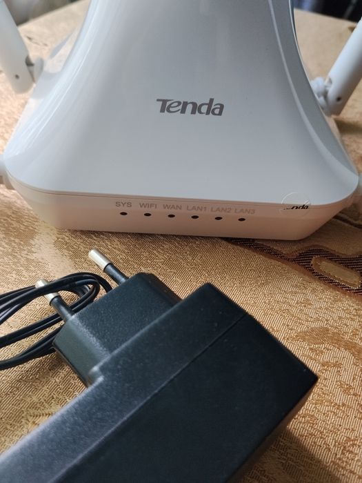 Продам WiFi роутер  Tenda  model F6.В рабочем состоянии.