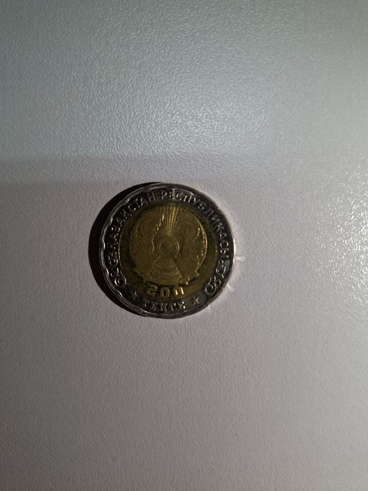 Монета 200 тг. 80 лет победы.