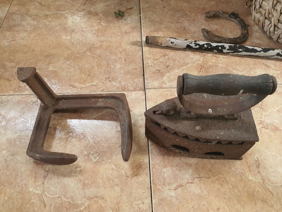 Diverse obiecte vechi, artizanat de vânzare / schimb cu furaje animale