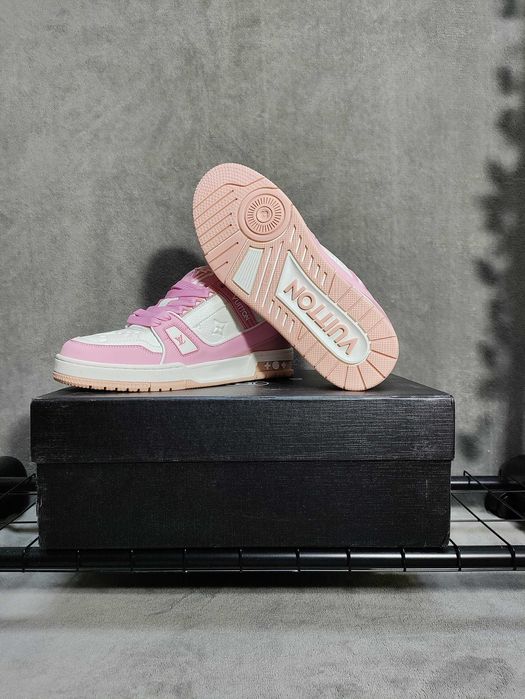 Adidasi roz marimea 40
