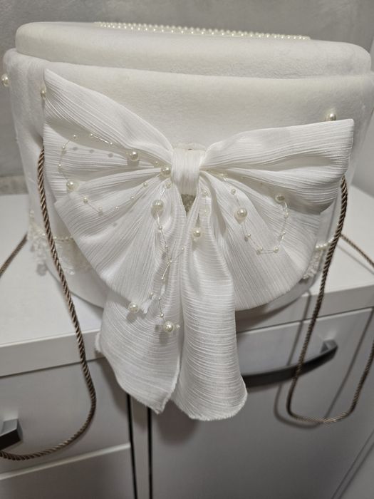 Cufăr/ cutie de Botez Buretat din Catifea Pufoasă – Alb Elegant