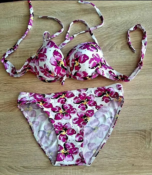 Нови и Изпллзвани бански комплеккти