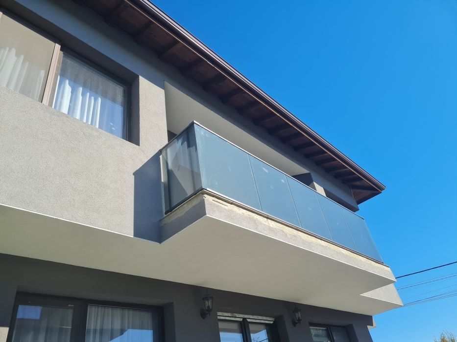 Алуминиев парапет и стъклени системи. Навеси от алуминиеви профили.