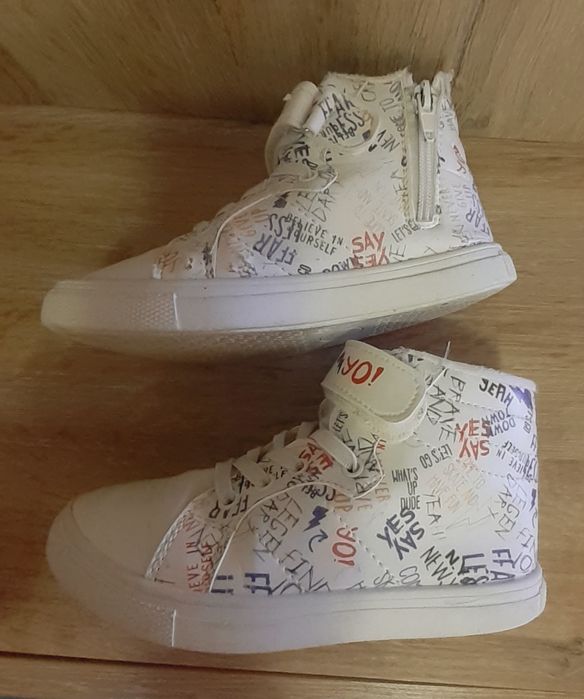 Високи кецки Lc Waikiki и гуменки Мат стар