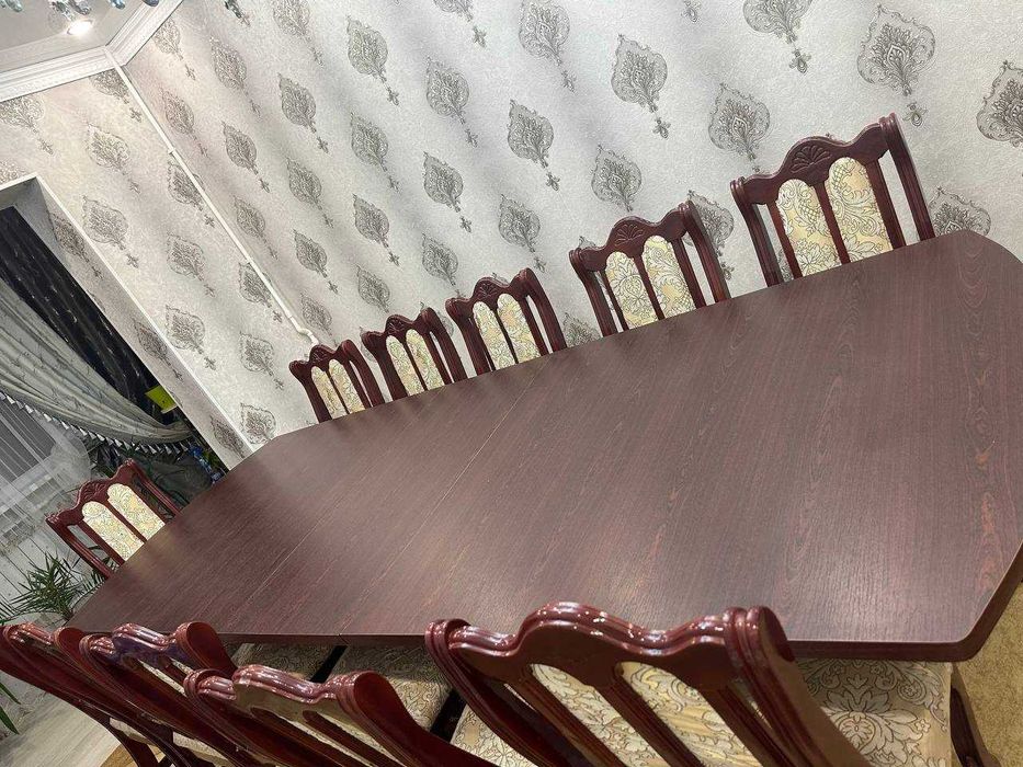 Продается стол со стульями