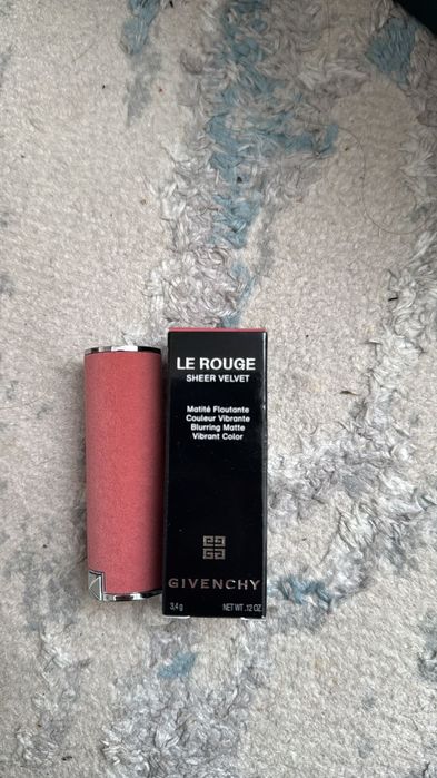 Помада румяна духи