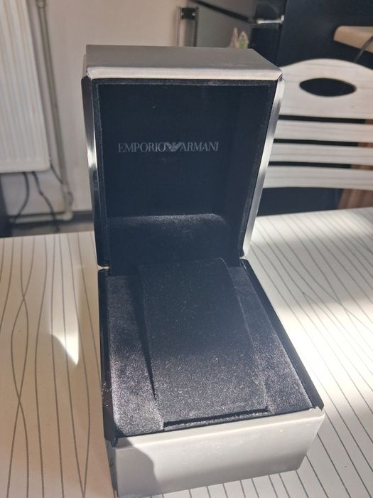 Кутия със стойка за часовник Emporio Armani