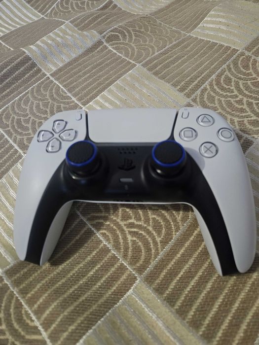 Джойстик на Ps5 2 штуки