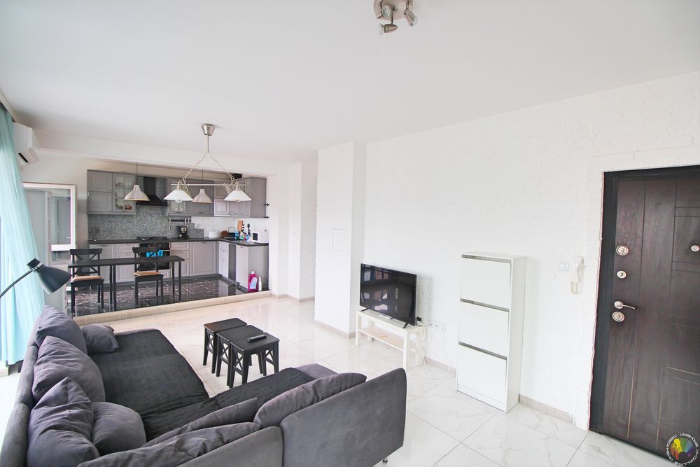 Дава се под наем Многостаен апартамент в Бургас, Център - 150 кв.м за 1200 € - Снимка #1